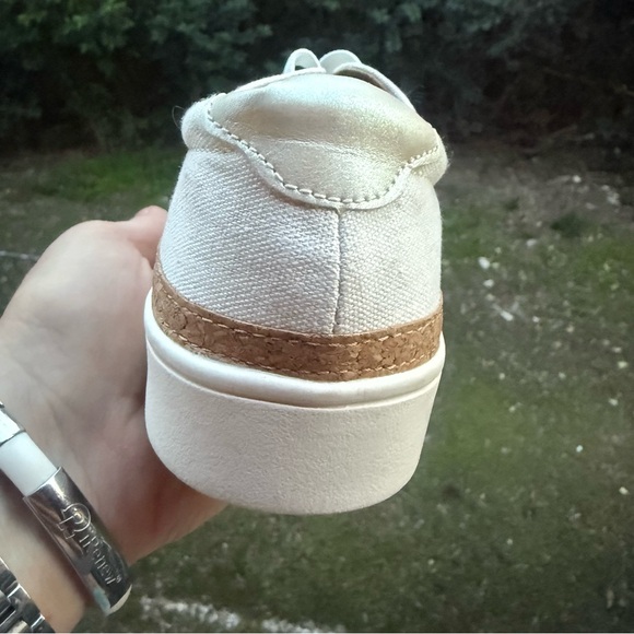 NEW REVITALIGN White Flats Minimalist Design, super comfortable, - Picture 4 of 12